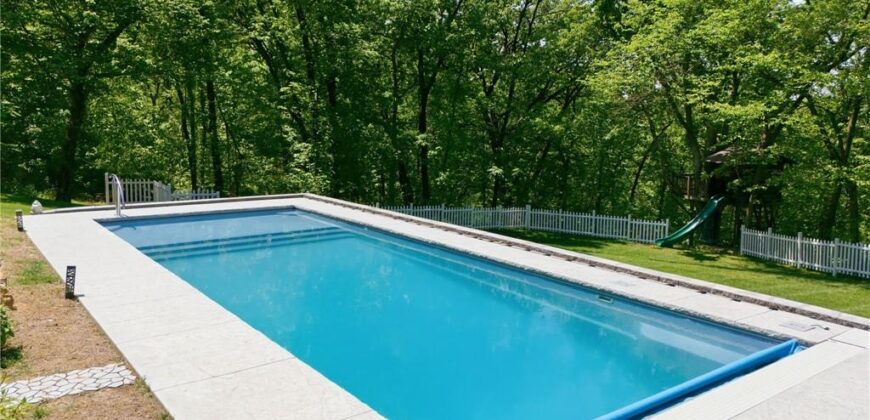 6930 NW WHITE PINE Circle, Parkville, MO 64152