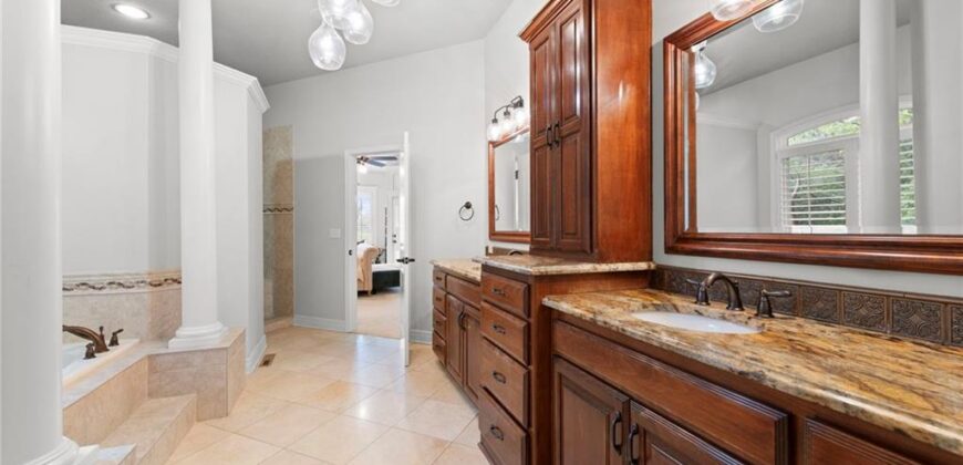 6930 NW WHITE PINE Circle, Parkville, MO 64152