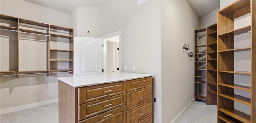 6930 NW WHITE PINE Circle, Parkville, MO 64152
