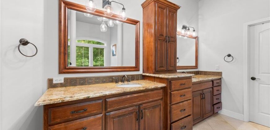 6930 NW WHITE PINE Circle, Parkville, MO 64152