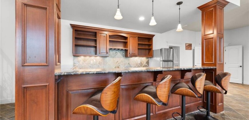 6930 NW WHITE PINE Circle, Parkville, MO 64152