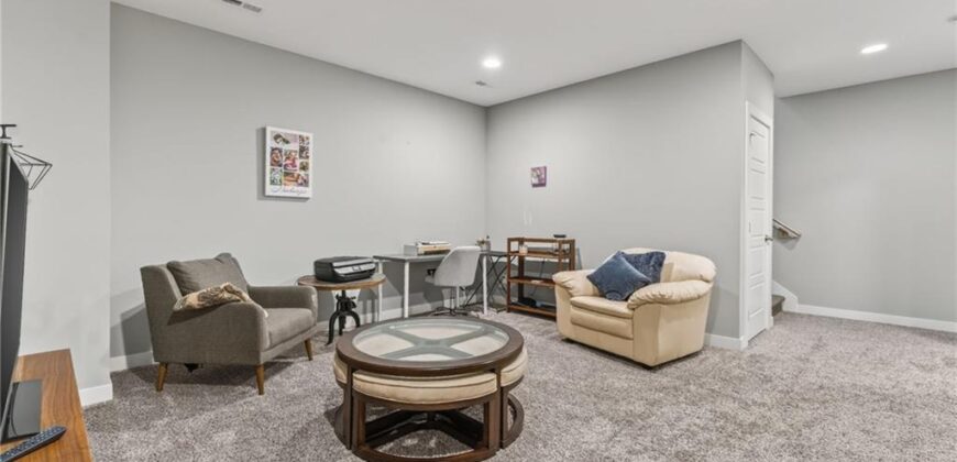 8125 N Farley Avenue, Kansas City, MO 64158