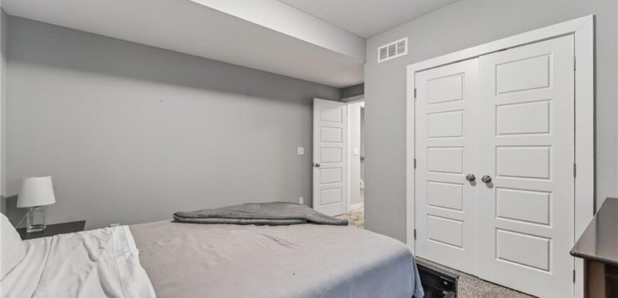 8125 N Farley Avenue, Kansas City, MO 64158