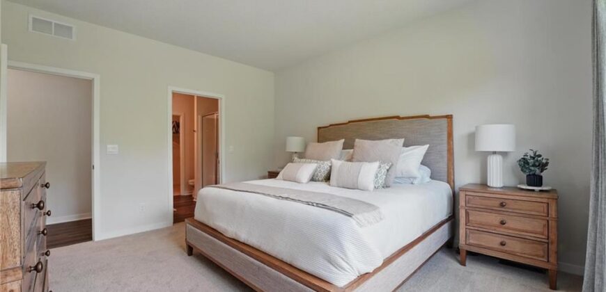 208 Lake Meadows Drive, Smithville, MO 64089