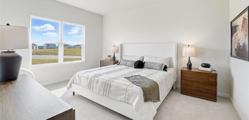 302 Lake Meadows Drive, Smithville, MO 64089
