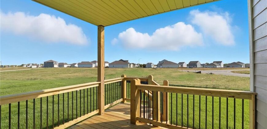302 Lake Meadows Drive, Smithville, MO 64089