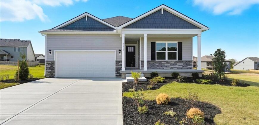 304 Lake Meadows Drive, Smithville, MO 64089