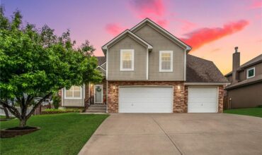 18109 Guinevere Court, Smithville, MO 64089