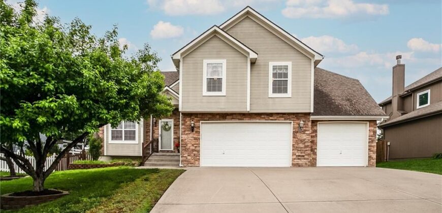 18109 Guinevere Court, Smithville, MO 64089