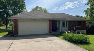 5909 N Broadway Street, Gladstone, MO 64118