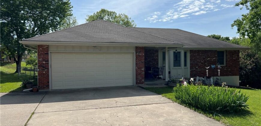 5909 N Broadway Street, Gladstone, MO 64118