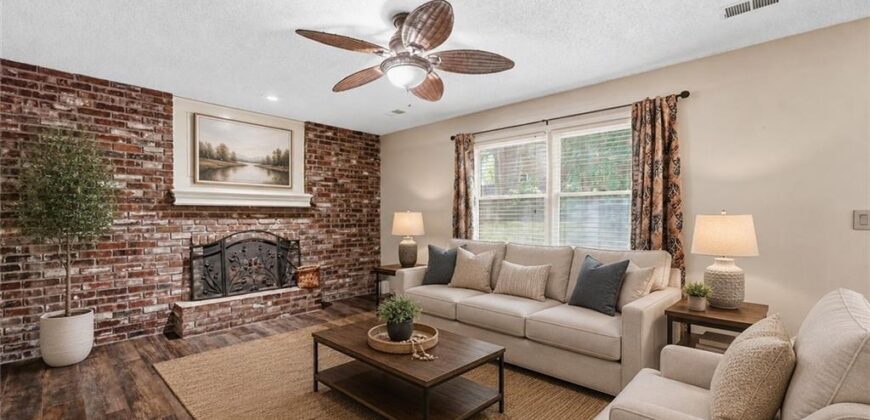 7130 N Woodland Avenue, Gladstone, MO 64118