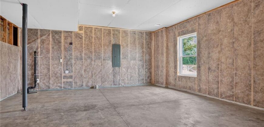 16268 Giorgia Street, Parkville, MO 64152
