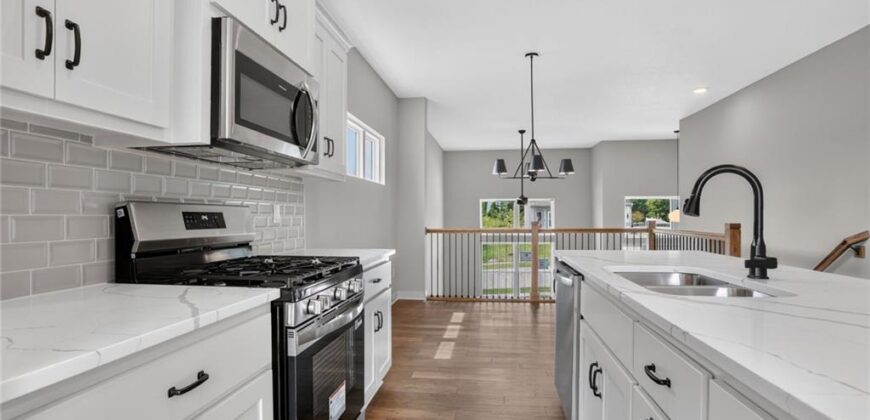 16268 Giorgia Street, Parkville, MO 64152