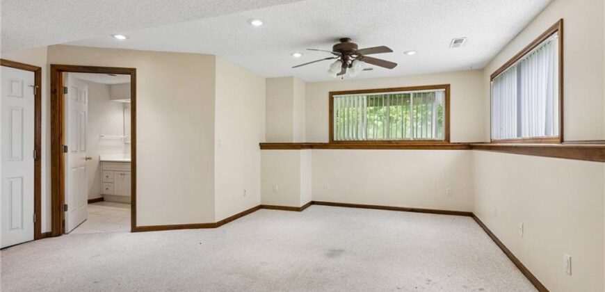 10947 N Wallace Avenue, Kansas City, MO 64157