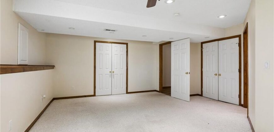 10947 N Wallace Avenue, Kansas City, MO 64157