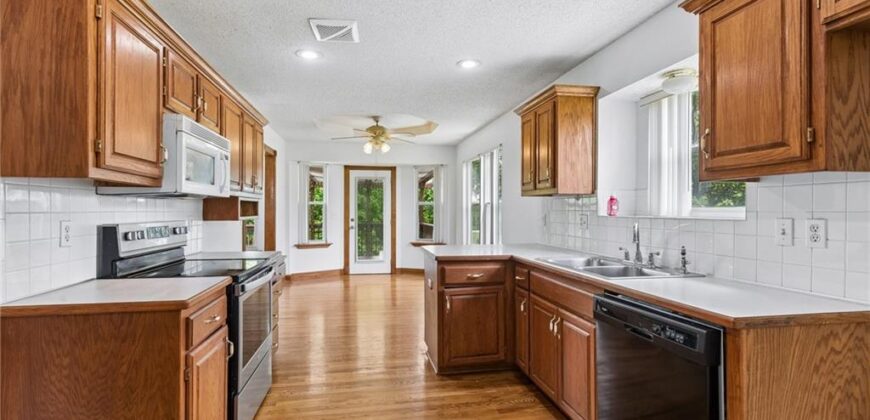 10947 N Wallace Avenue, Kansas City, MO 64157