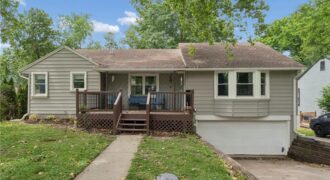 4900 NE Park Lane, Kansas City, MO 64118