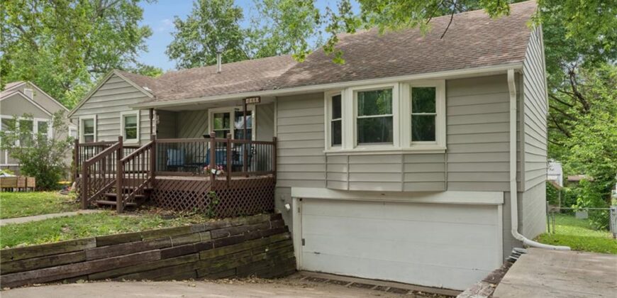 4900 NE Park Lane, Kansas City, MO 64118