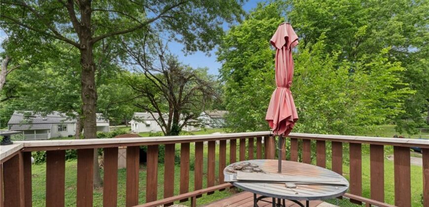 4900 NE Park Lane, Kansas City, MO 64118