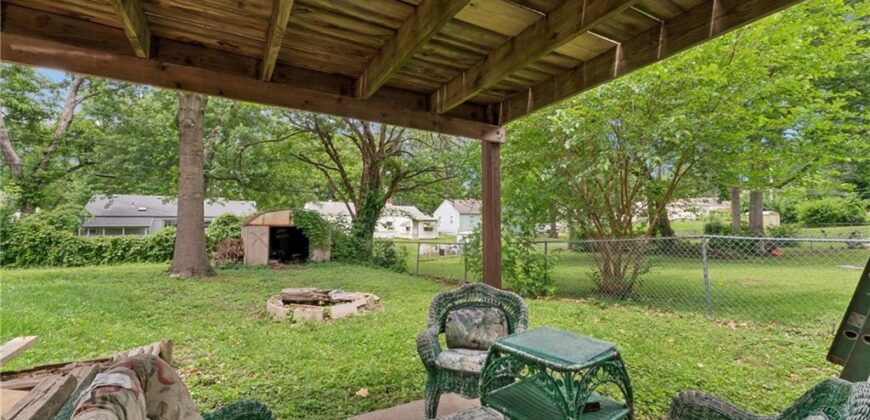 4900 NE Park Lane, Kansas City, MO 64118