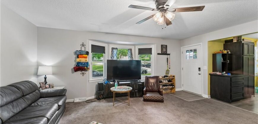 4900 NE Park Lane, Kansas City, MO 64118