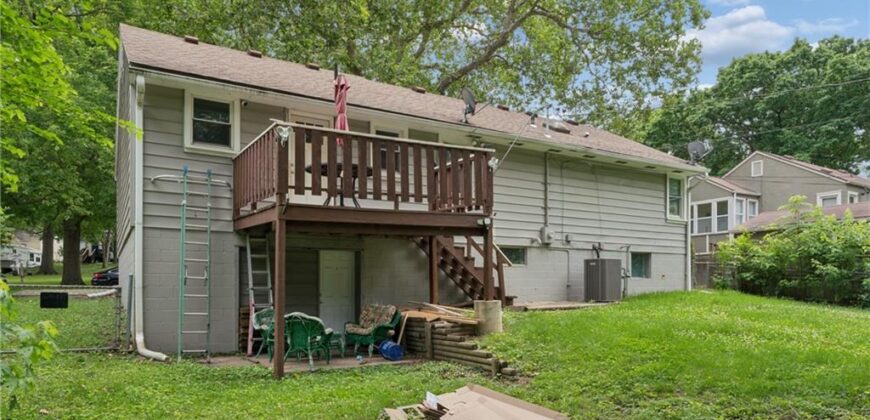4900 NE Park Lane, Kansas City, MO 64118