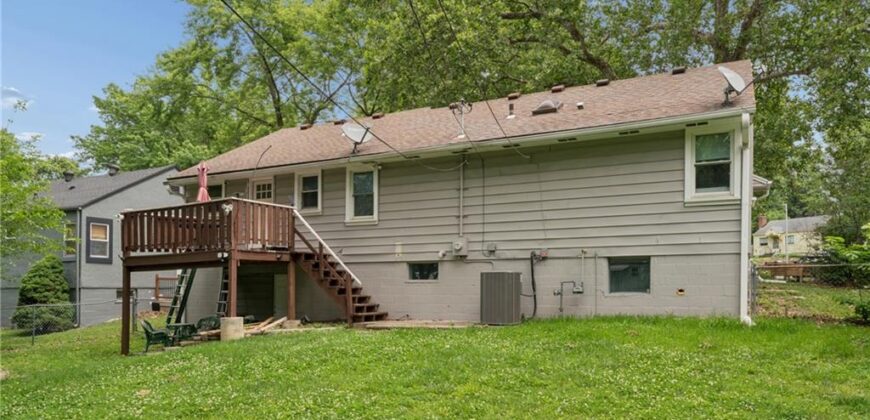 4900 NE Park Lane, Kansas City, MO 64118