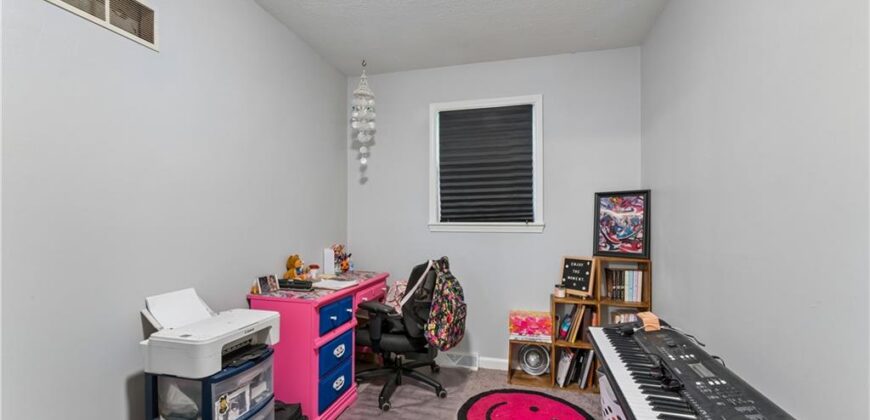 4900 NE Park Lane, Kansas City, MO 64118
