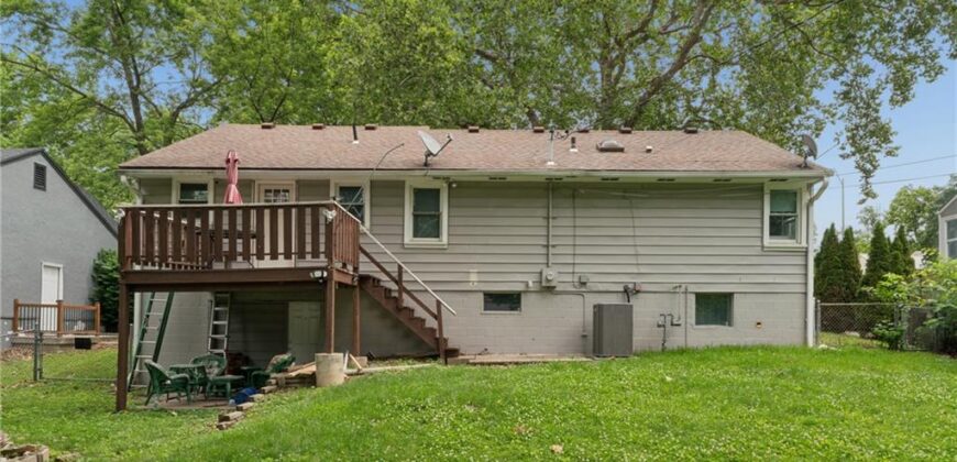 4900 NE Park Lane, Kansas City, MO 64118