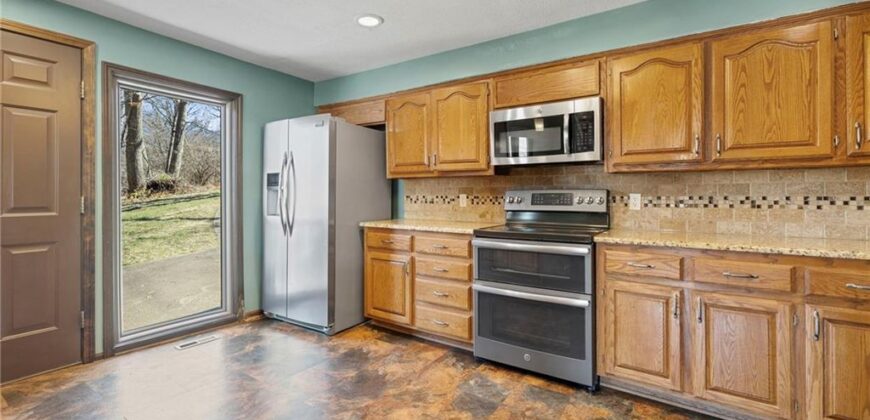 7616 NW Eastside Drive, Weatherby Lake, MO 64152
