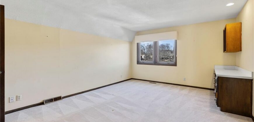 7616 NW Eastside Drive, Weatherby Lake, MO 64152