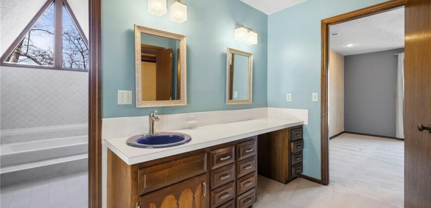 7616 NW Eastside Drive, Weatherby Lake, MO 64152