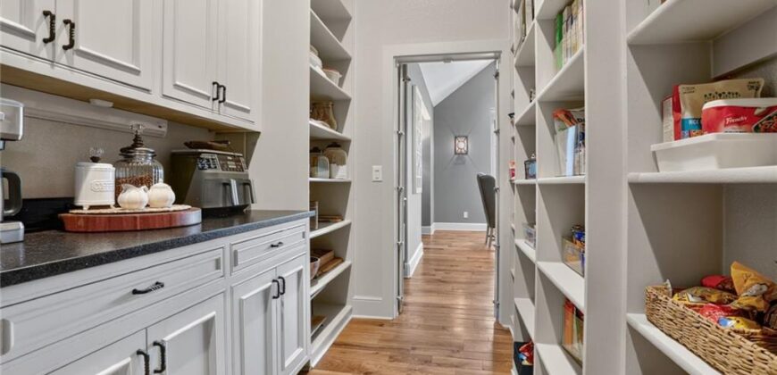 7975 NW Breckenridge Drive, None/County, MO 64152