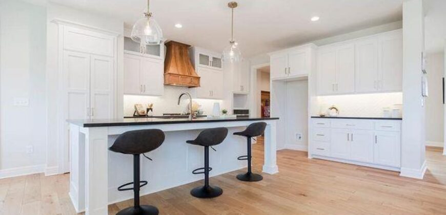 2813 NE 102nd Street, Kansas City, MO 64155