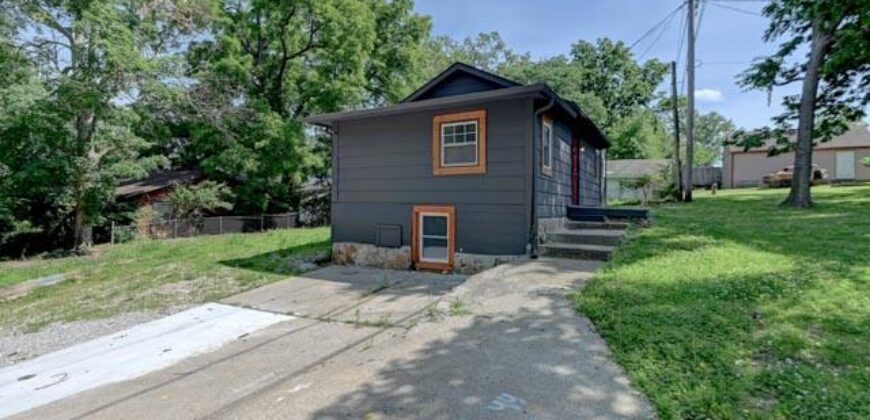 3813 NE 42nd Terrace, Kansas City, MO 64117