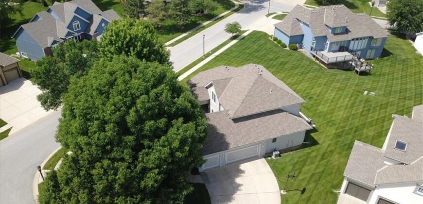 8623 N Richmond Avenue, Kansas City, MO 64157