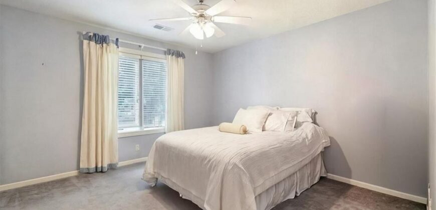8623 N Richmond Avenue, Kansas City, MO 64157