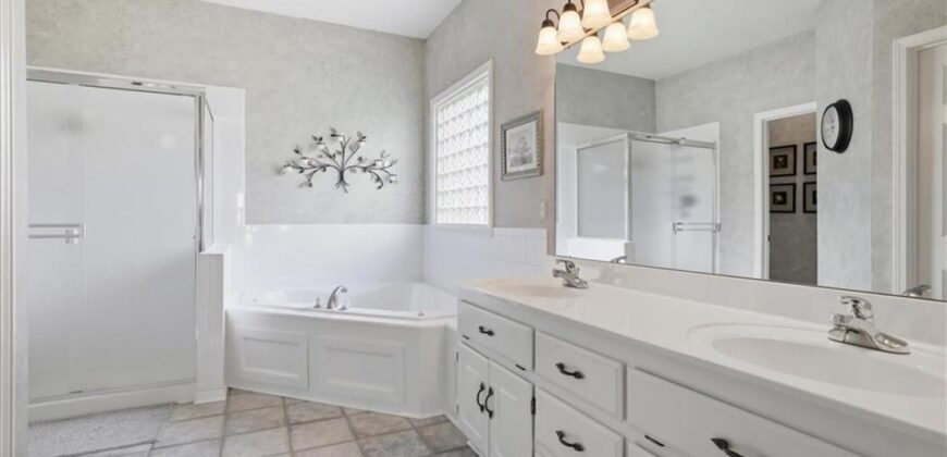 8623 N Richmond Avenue, Kansas City, MO 64157