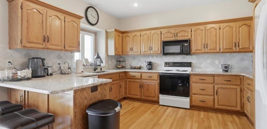 8623 N Richmond Avenue, Kansas City, MO 64157