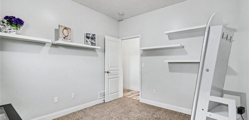 12216 N Pomona Lane, Kansas City, MO 64163