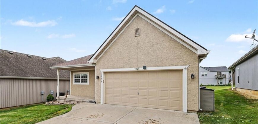12216 N Pomona Lane, Kansas City, MO 64163