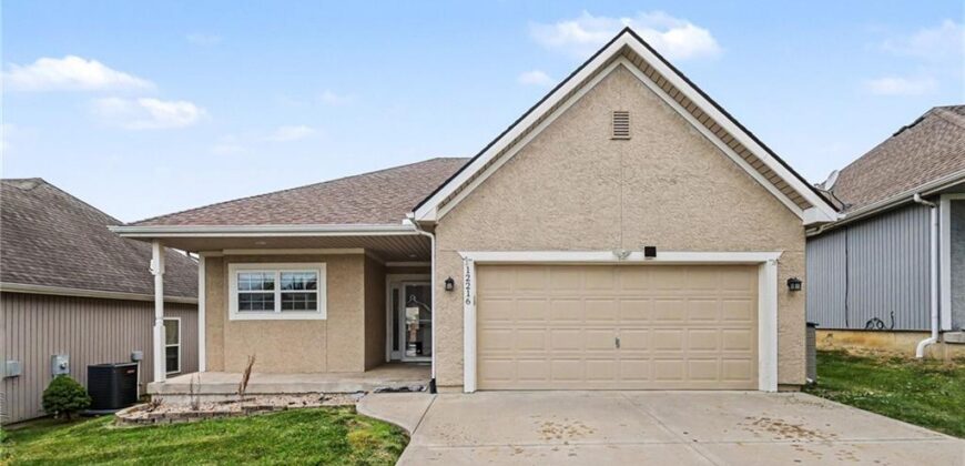 12216 N Pomona Lane, Kansas City, MO 64163