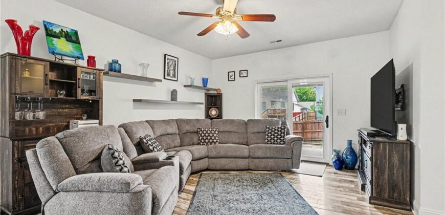 12216 N Pomona Lane, Kansas City, MO 64163