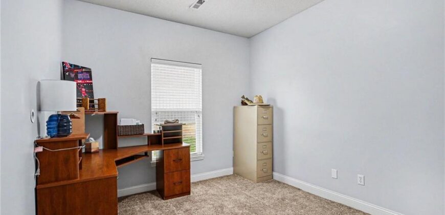 12216 N Pomona Lane, Kansas City, MO 64163