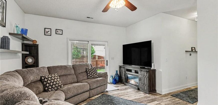 12216 N Pomona Lane, Kansas City, MO 64163