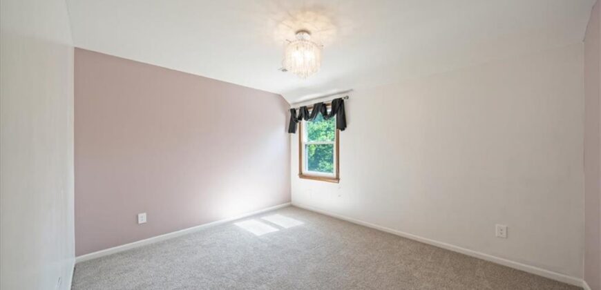 7801 N Revere Drive, Kansas City, MO 64151