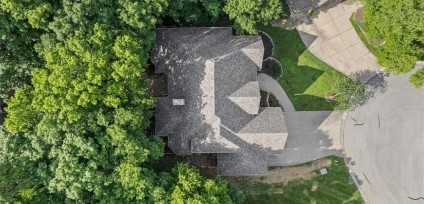 5812 NW Hickory Place, Parkville, MO 64152