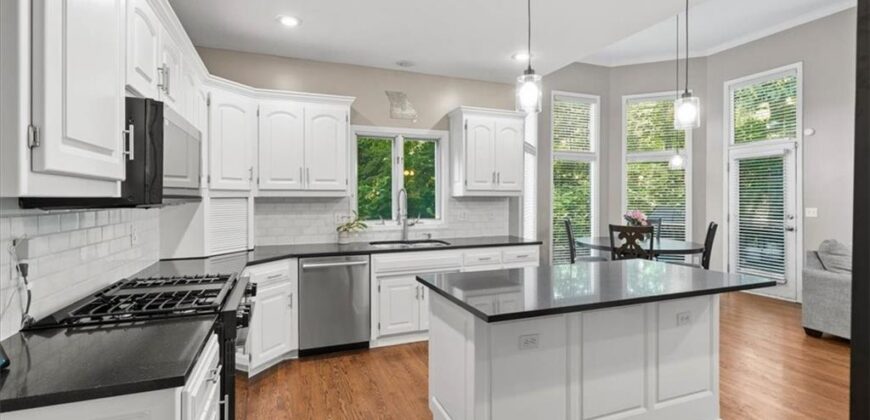 5812 NW Hickory Place, Parkville, MO 64152