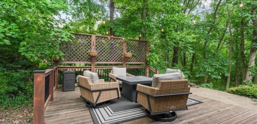 5812 NW Hickory Place, Parkville, MO 64152